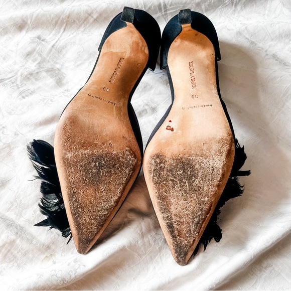 MANOLO BLAHNIK - Crystal Embellishments D'Orsay Pumps - Picture 2 of 5